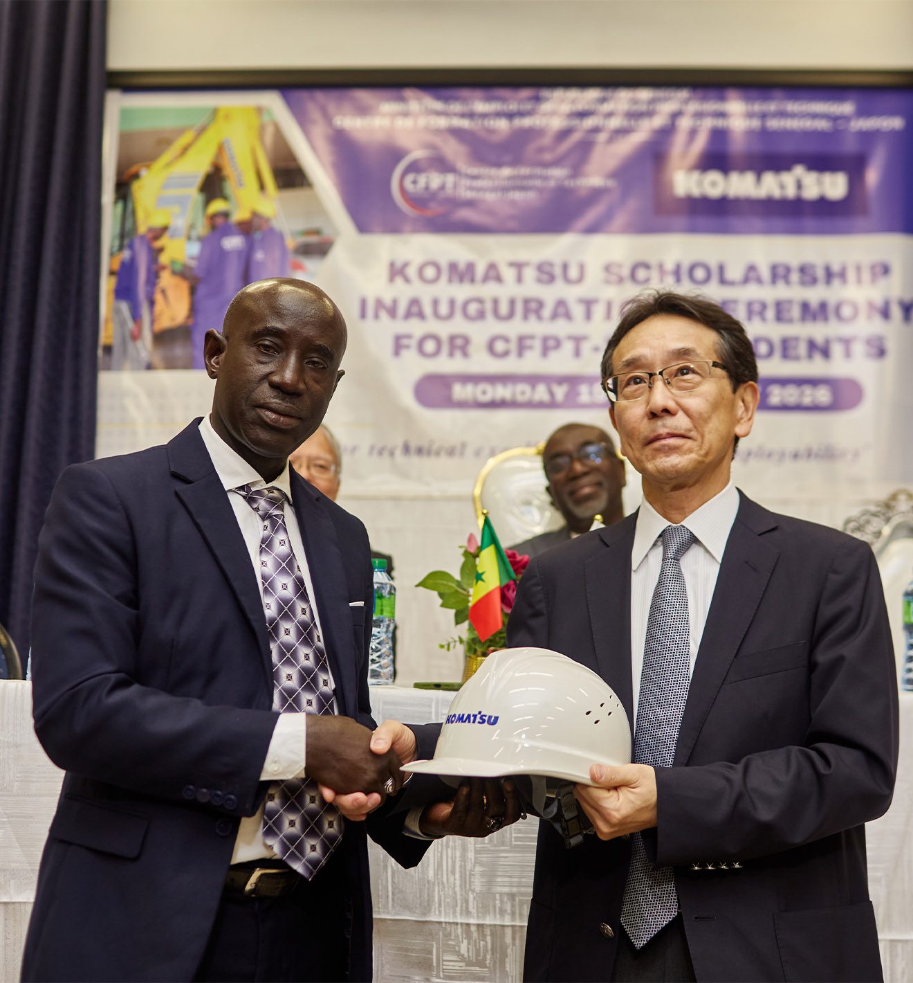Komatsu Celebrates Establishment of Scholarship Program in Senegal